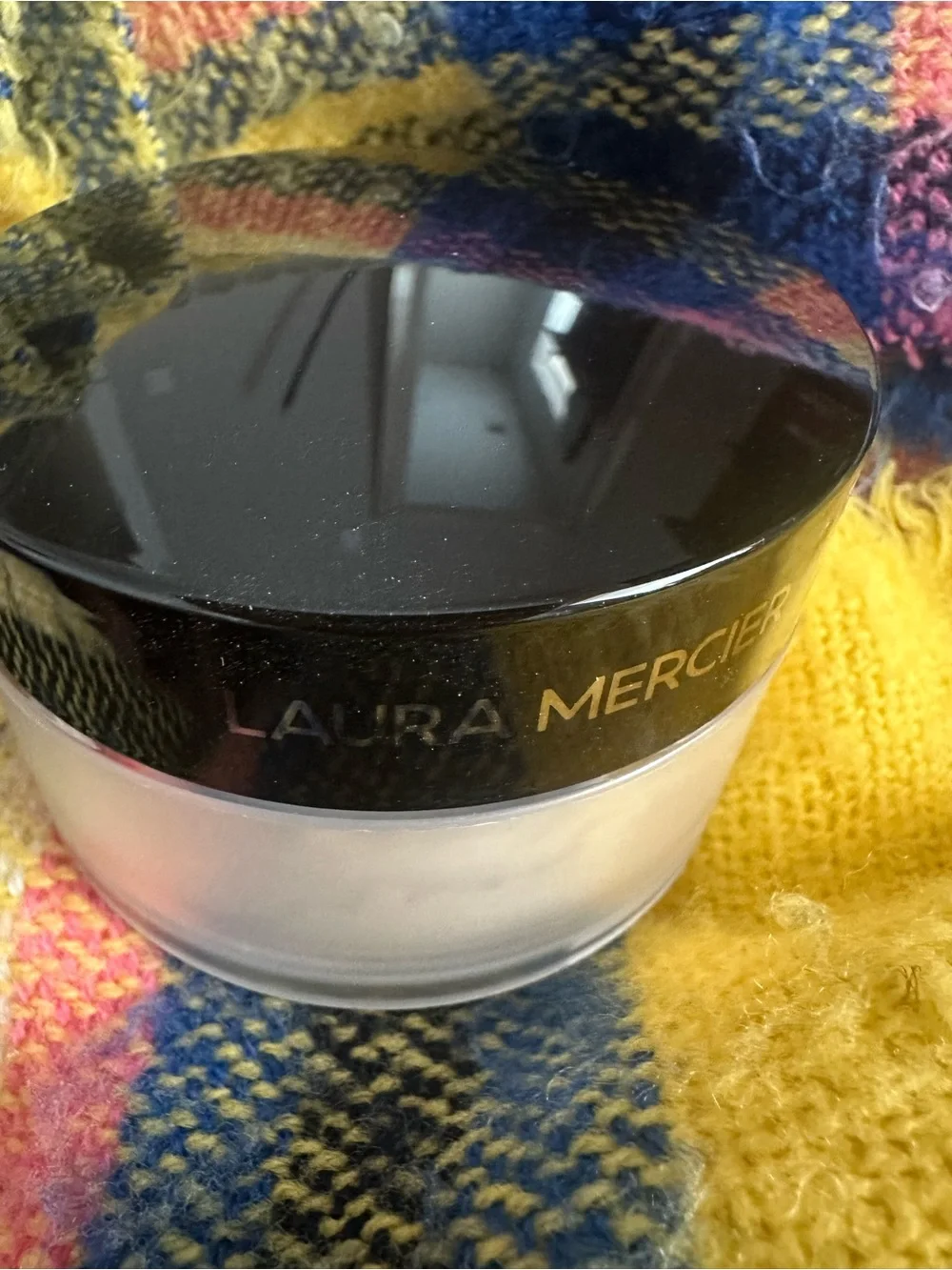laura mercier Translucent Loose Setting Powder - Black and White Text